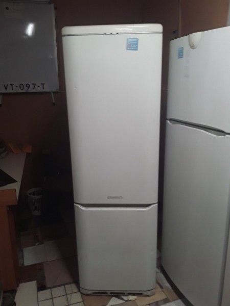 Холодильник Арістон