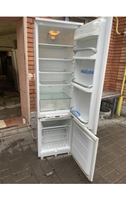 Холодильник Арістон вбудований