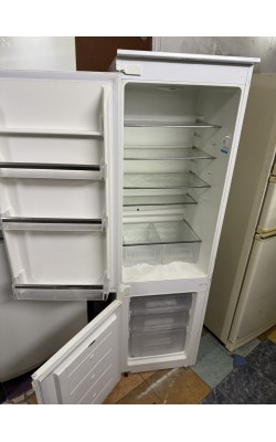 Холодильник вбудований Арістон