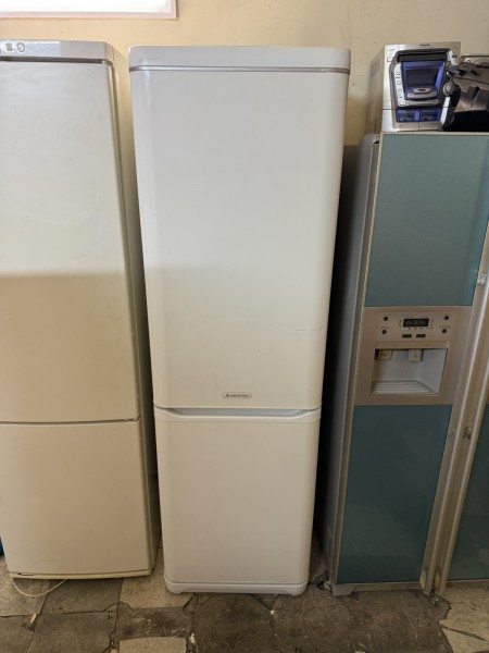 Холодильник Арістон